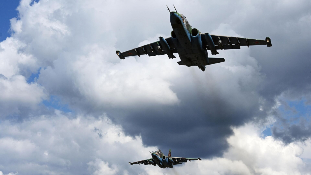 МО РФ: штурмовики Су-25 ударили по боевикам и технике ВСУ в Курской области